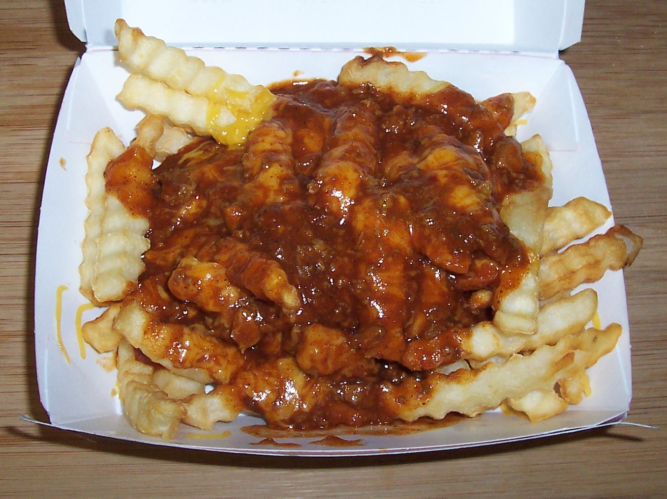 yard-house-chili-fries-011.jpg